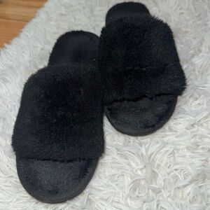 Black Faux Fur Slide Slippers - Women's Cozy Slides